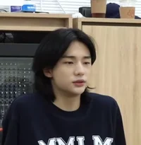 04 Hyunjin
