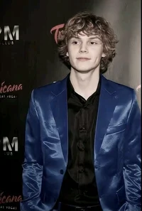 Evan peters