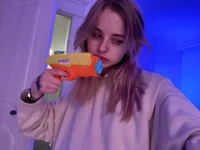 асмр ютуберша