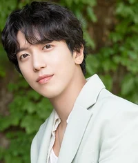 jung yonghwa 