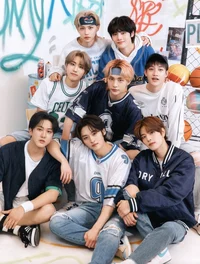 STRAY KIDS