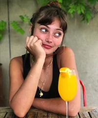 Ella Purnell 