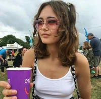 Ella Purnell 