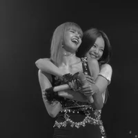 0_Jennie and Lisa