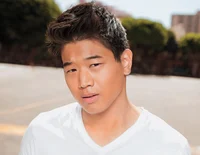 Ki Hong Lee