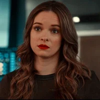 Caitlin Snow 