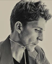 Ewan Mitchell 