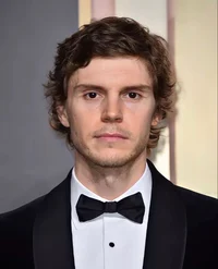 Evan Peters