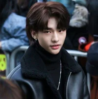4 - Hwang Hyunjin
