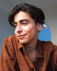 Aidan Gallagher 