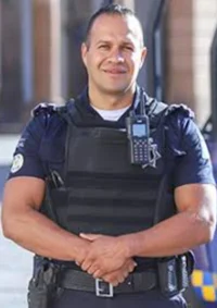 Novio policía infiel