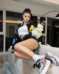 Popolaure girlfriend