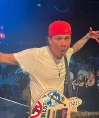 tom delonge-5