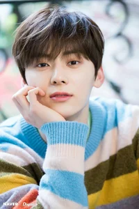 HWANG MINHYUN 