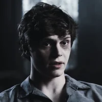 Evan Peters