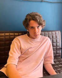 Петр Натаров