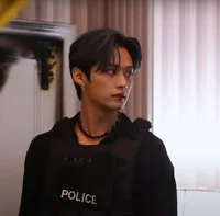 Ли Минхо офицер