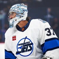 32-Connor Hellebuyck