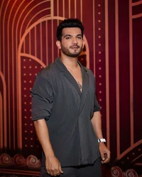 Dr Karan Bari 