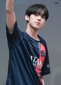 Han Yujin 