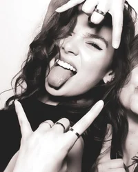 Hailee Steinfeld Ins