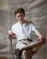 Thomas Sangster 