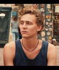 Tom Hiddleston 