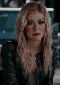 Mia Smoak Queen