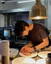 Park Ji-Hoon -Waiter