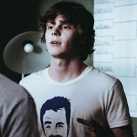 Evan Peters 