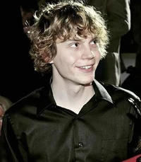 Evan Peters