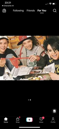 tom kaulitz- follows