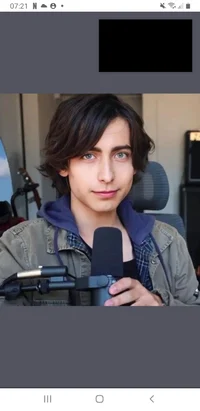 Aidan gallagher 