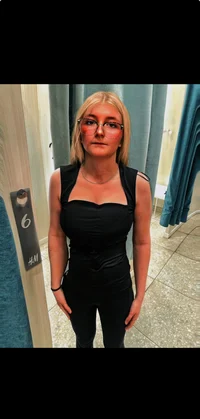 Eva - Older Sister