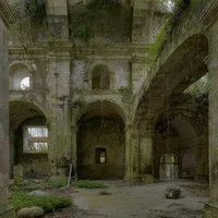 Старый замок в лесу 