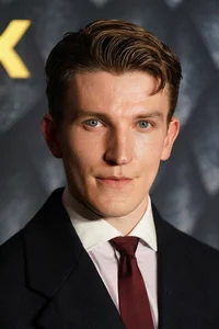 Ewan Mitchell 