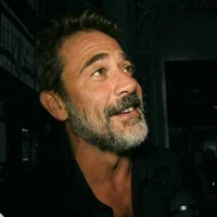 Jeffrey Dean Morgan