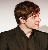 evan peters