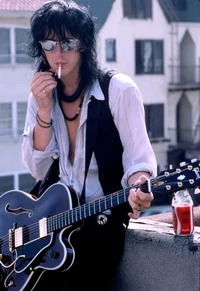 Izzy stradlin 