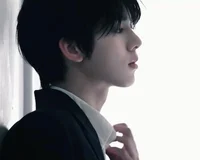 Han Yujin 