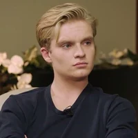 Tom Glynn-Carney 