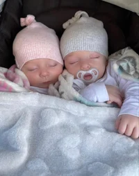 Leonardo y Charlotte