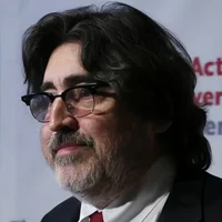 Alfred Molina 
