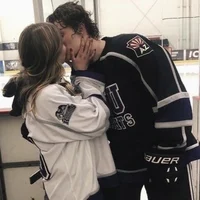 HOCKEY PLAYER BF