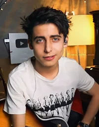 Aidan gallagher 
