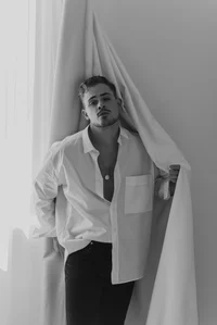 Dacre Montgomery 
