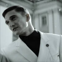 Август Ван Дер Хольт