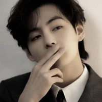 KIM TAEHYUNG 