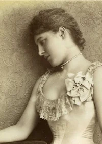 Leonor R DeBertranix