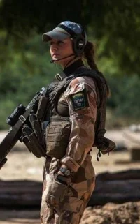 00-US Female Soldier
